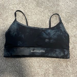 alphalete surface limitless bra in black oil stain